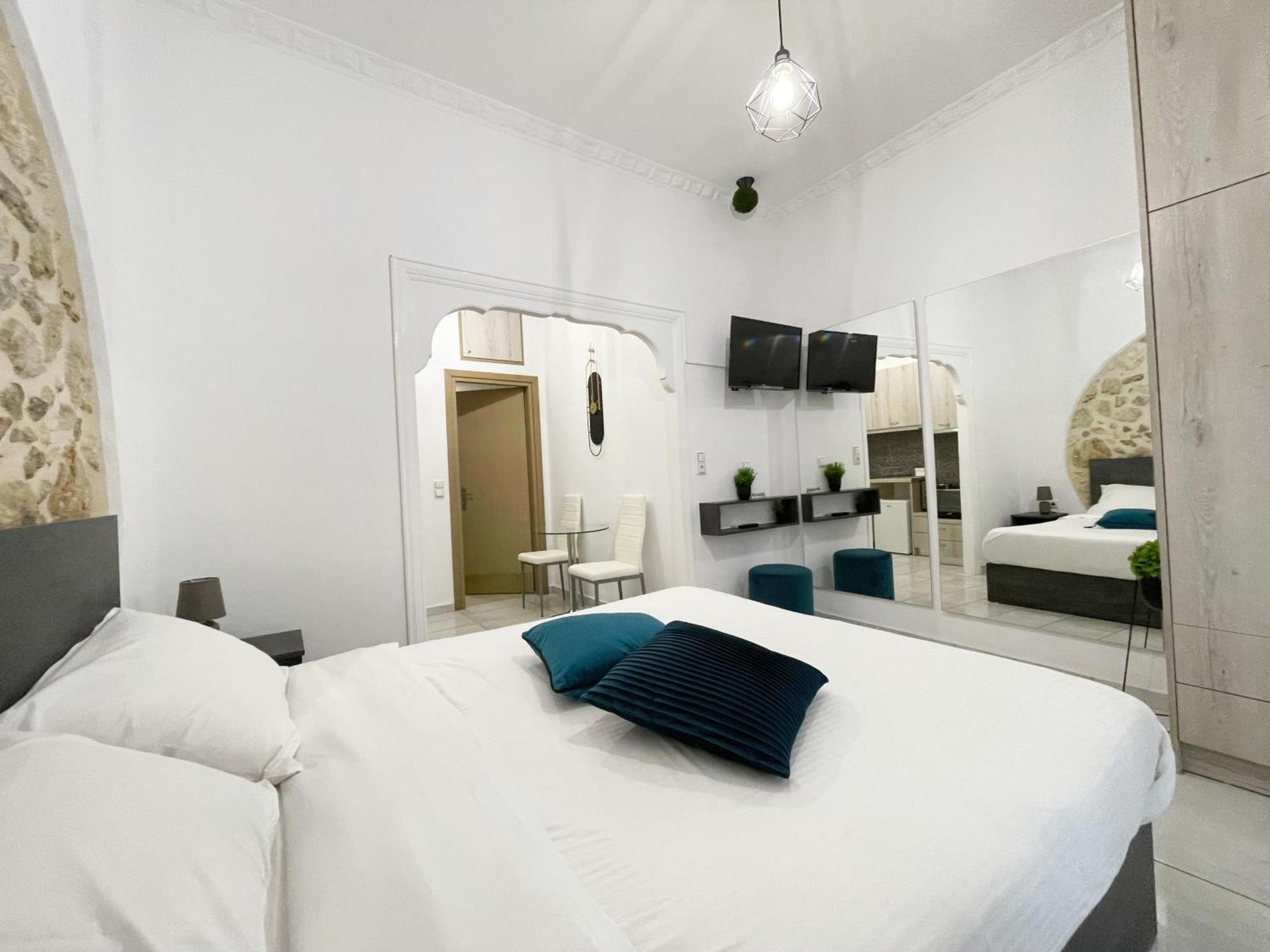 23 * Rethymno (Crete)